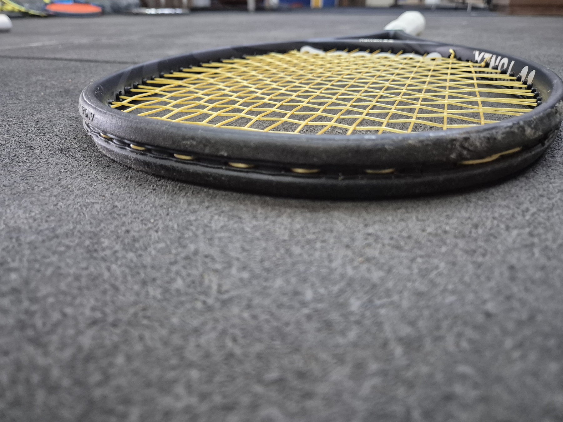 Yonex Vcore Black 98 305g Usada (Produto em Estoque sob Consulta)